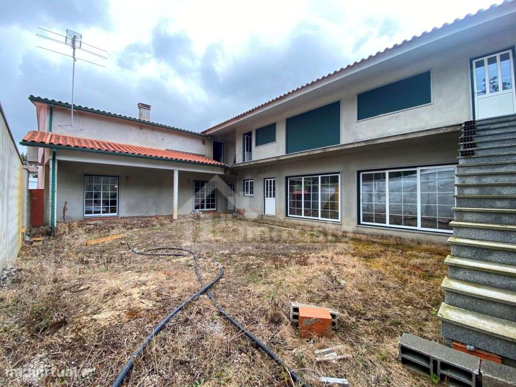 Moradia T5 com anexos e piscina em Figueiró dos Vinhos-35
