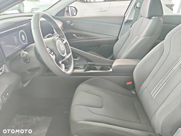 Hyundai Elantra 1.6 Smart CVT - 16