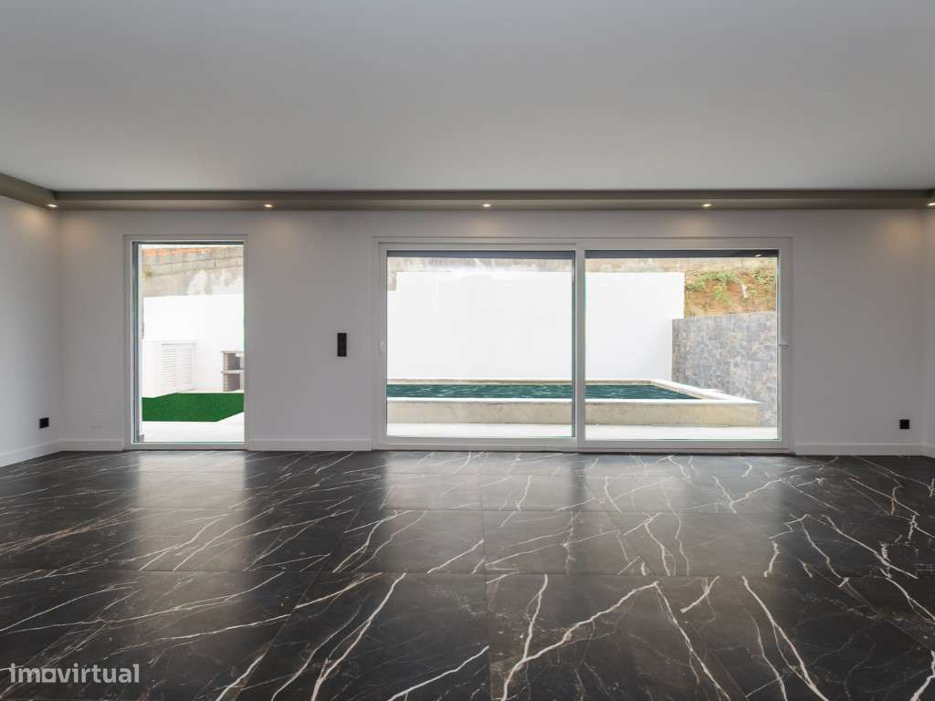 MORADIA NOVA T4 COM PISCINA - SERRA DE CASAL DE CAMBRA-12