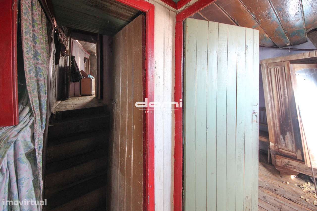 &#127969; Moradia em Pedra para Recuperar – Macieira, Sul-6