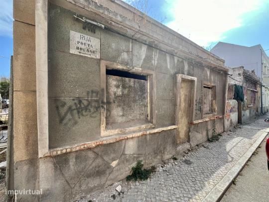 Moradia para Reconstruir - Grande imagem: 1/1