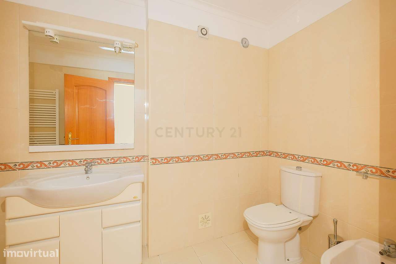 Apartamento T3 luminoso na Parede com varandas, garagem e arrecadação-20