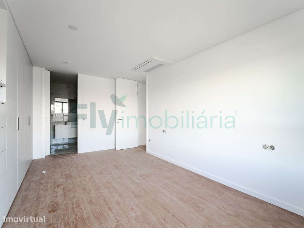 Apartamento T3 com Excelentes Áreas em Zona Central de Lousada-32