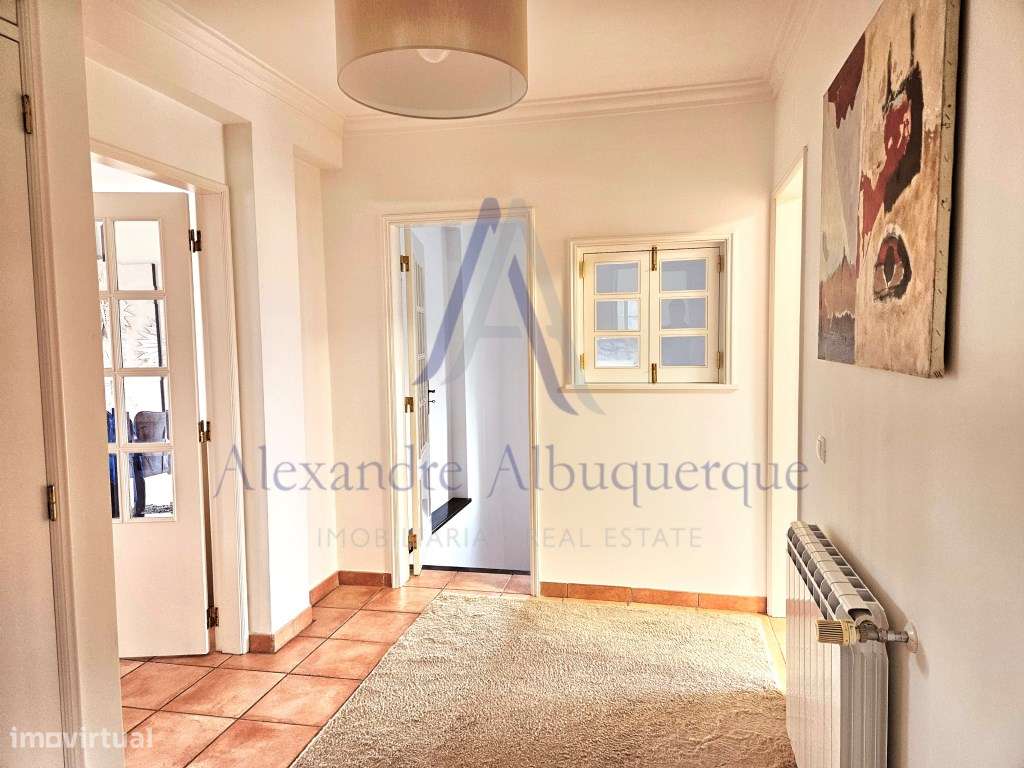 Moradia Isolada T4 de Prestígio com Piscina e Jardim-15