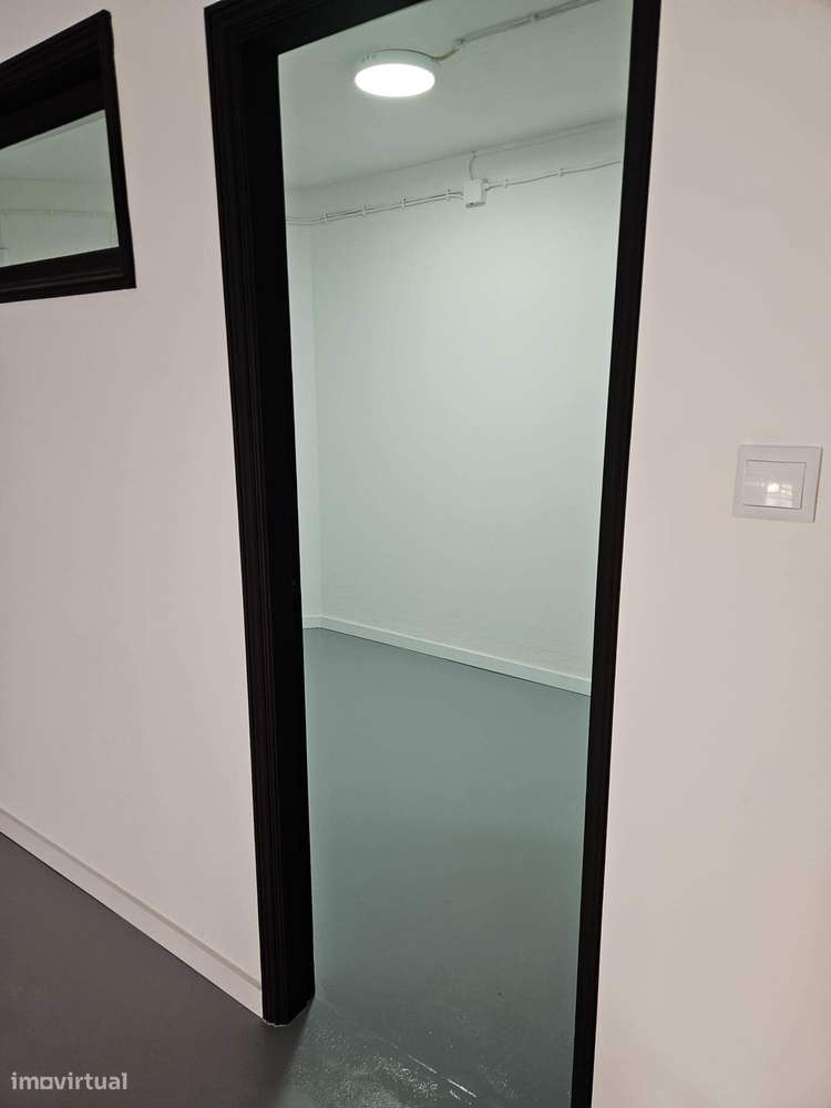 Garagem/Armazém para Venda – Totalmente Restaurado-25