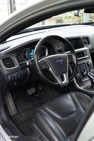 Volvo V60 D6 Plug-In-Hybrid AWD Geartronic Summum - 19