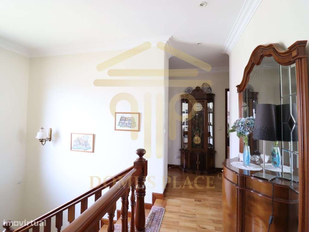 Moradia com Cave, Piscina e Terreno de 1878m² - Lavra
Vendida tota...-16