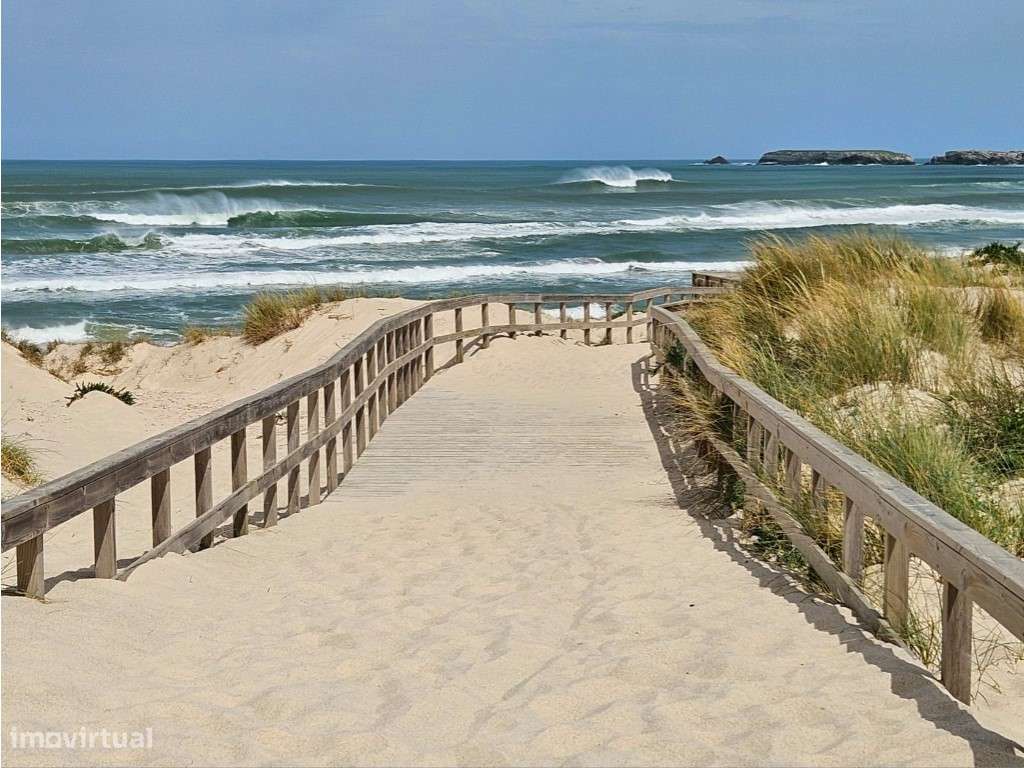 Moradia isolada com piscina apenas a 400 m da praia-35