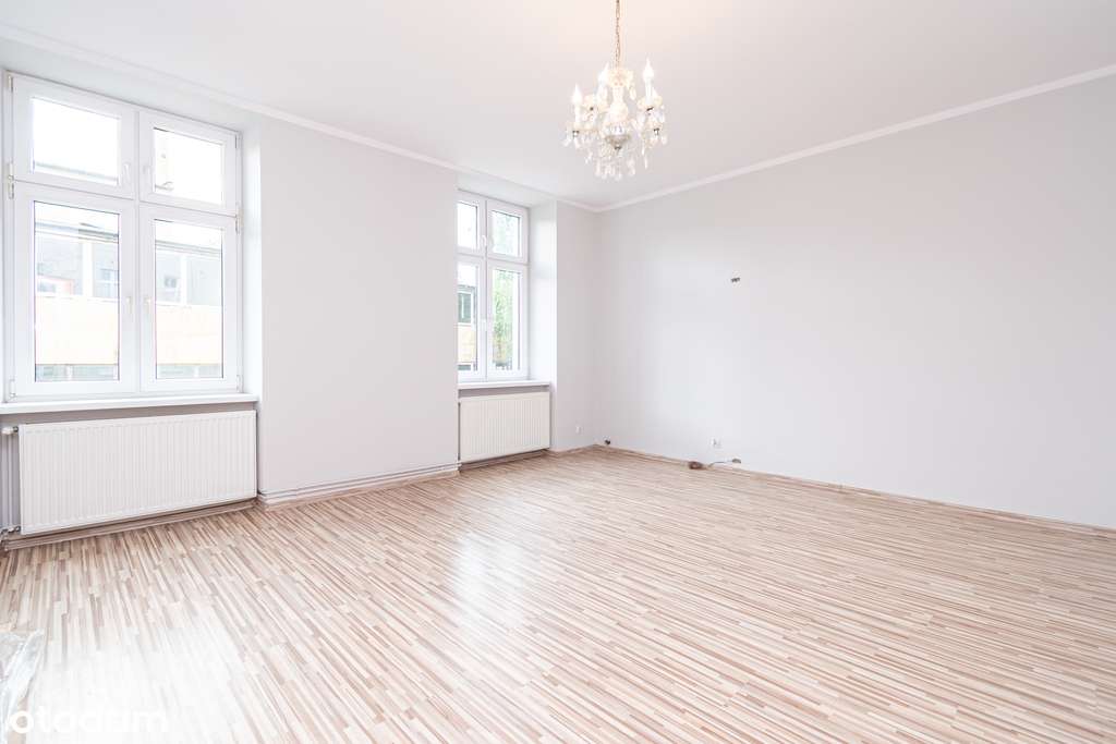 Mieszkanie trzypokojowe na 1 piętrze-0