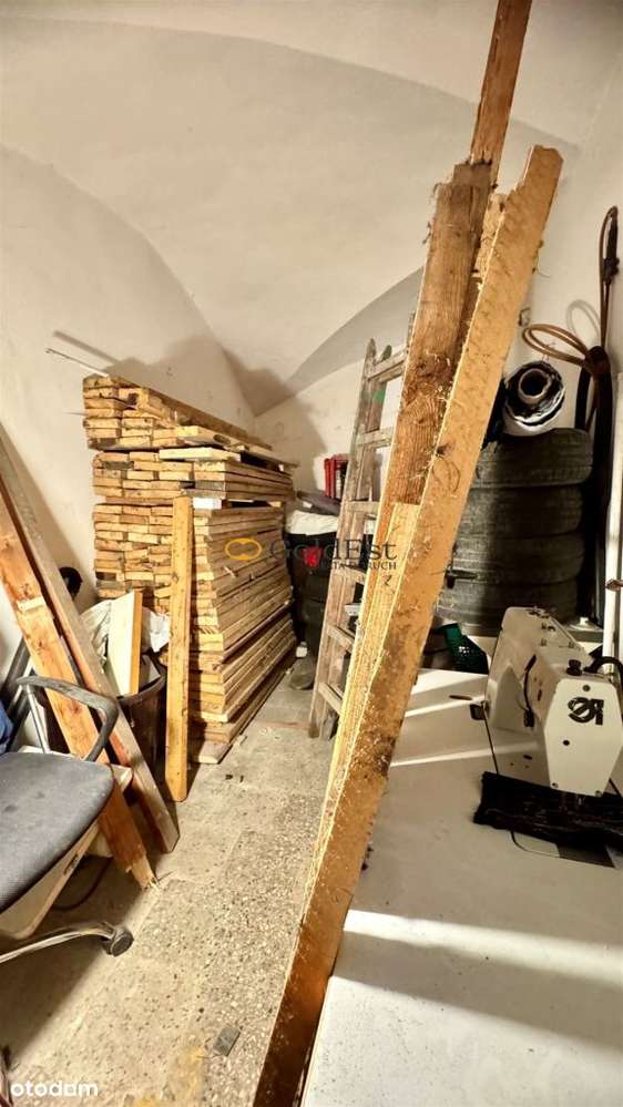 Nieruchomość do remontu w centrum, na parterze!-8