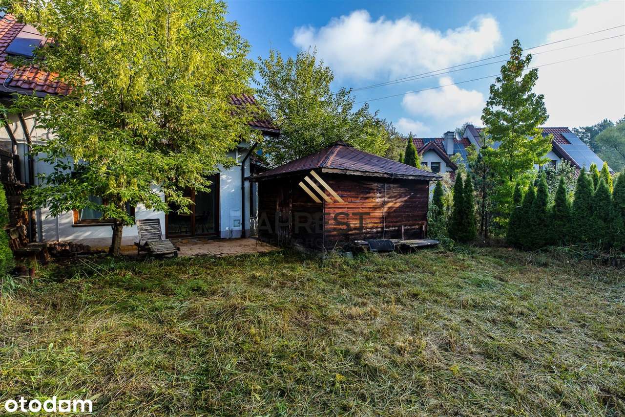 Wyjątkowy dom w Borku Fałęckim z ogrodem-17