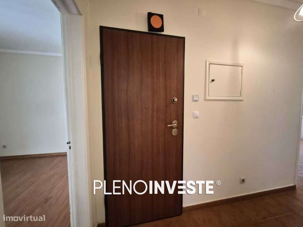 Apartamento T2 com Varandas na Torre da Marinha-8