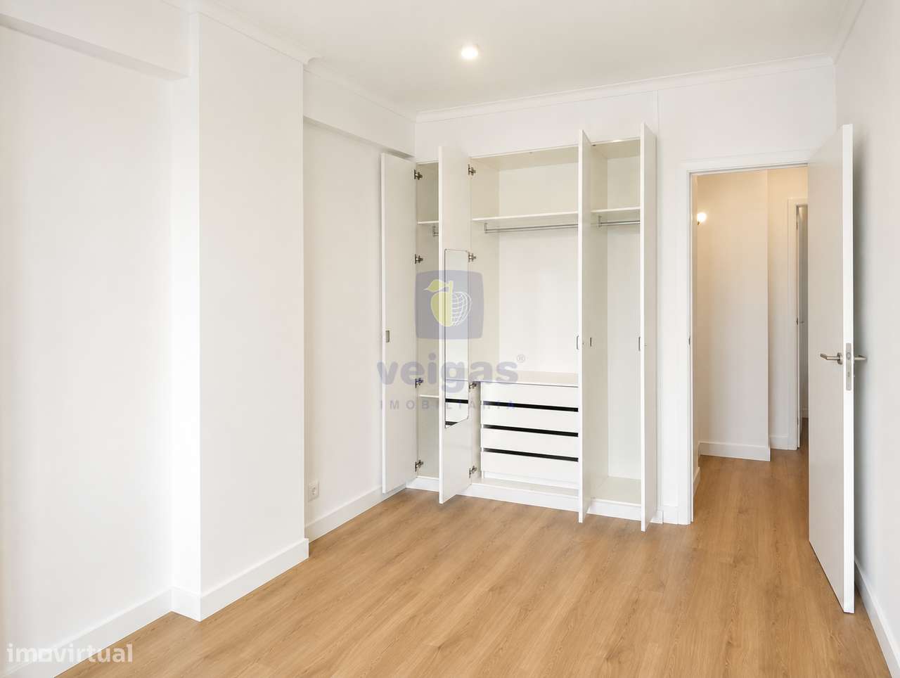 Apartamento T3 Remodelado c/estacionamento na Estrada da Luz-8