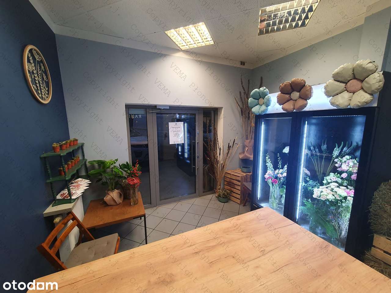 Dobrze WIDOCZNY przy SKRZYŻOWANIU ulic - Pełny obrazek: 4/8