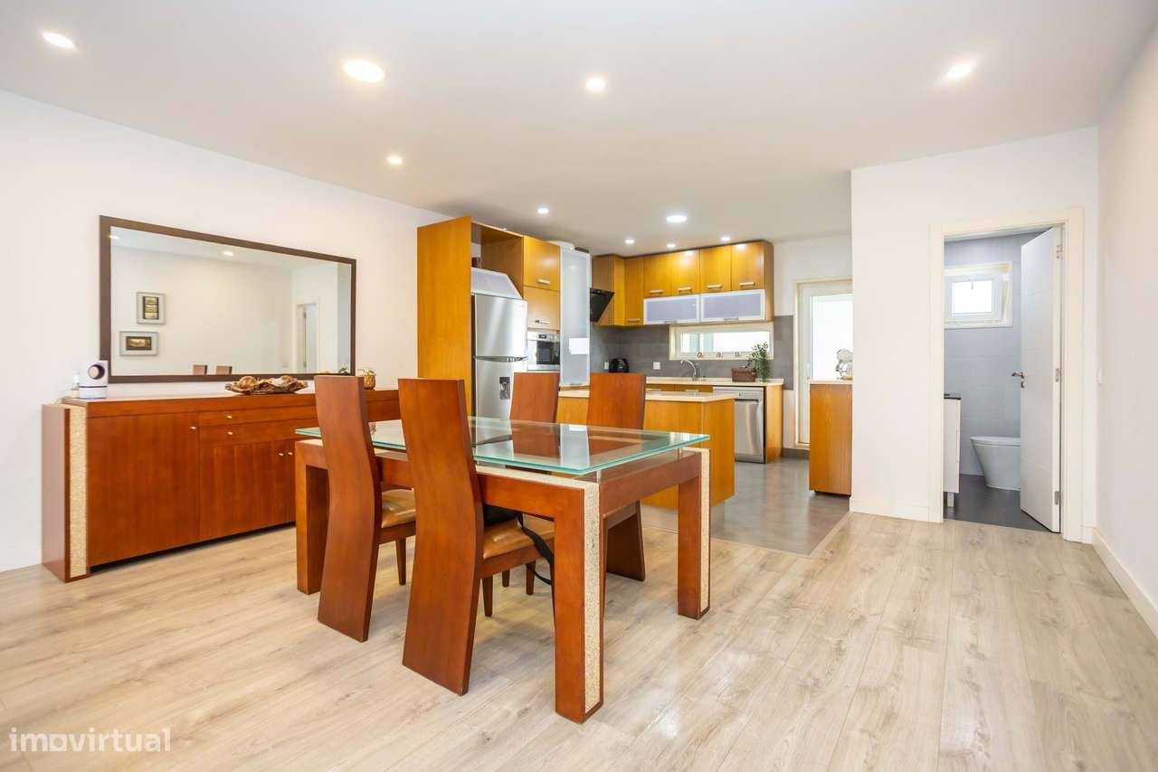 Moradia T5 com 223 m², Box e Sótão na Quinta da Peça, em Loures-2