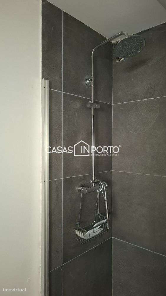 Moradia Triplex T2 com Terraço - Localização Premium junto à Lapa,-39