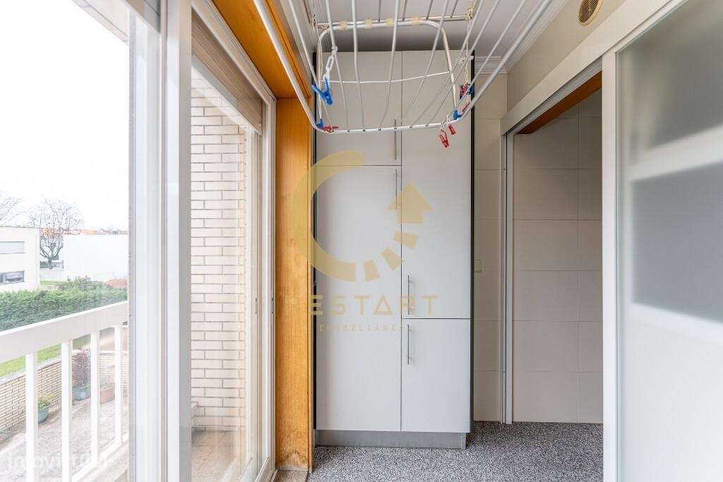 Apartamento T3 com excelente exposição solar, box fechada e junto ao m-55