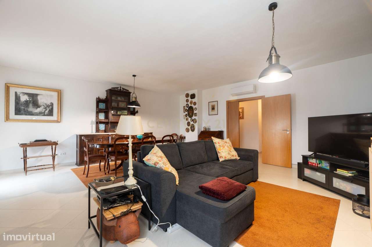 Apartamento T3 com áreas generosas-8
