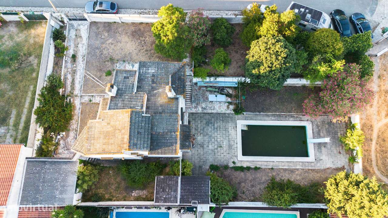 Moradia para Remodelar em Terreno de 1.000m² na Prestigiada Zona da Ma-9