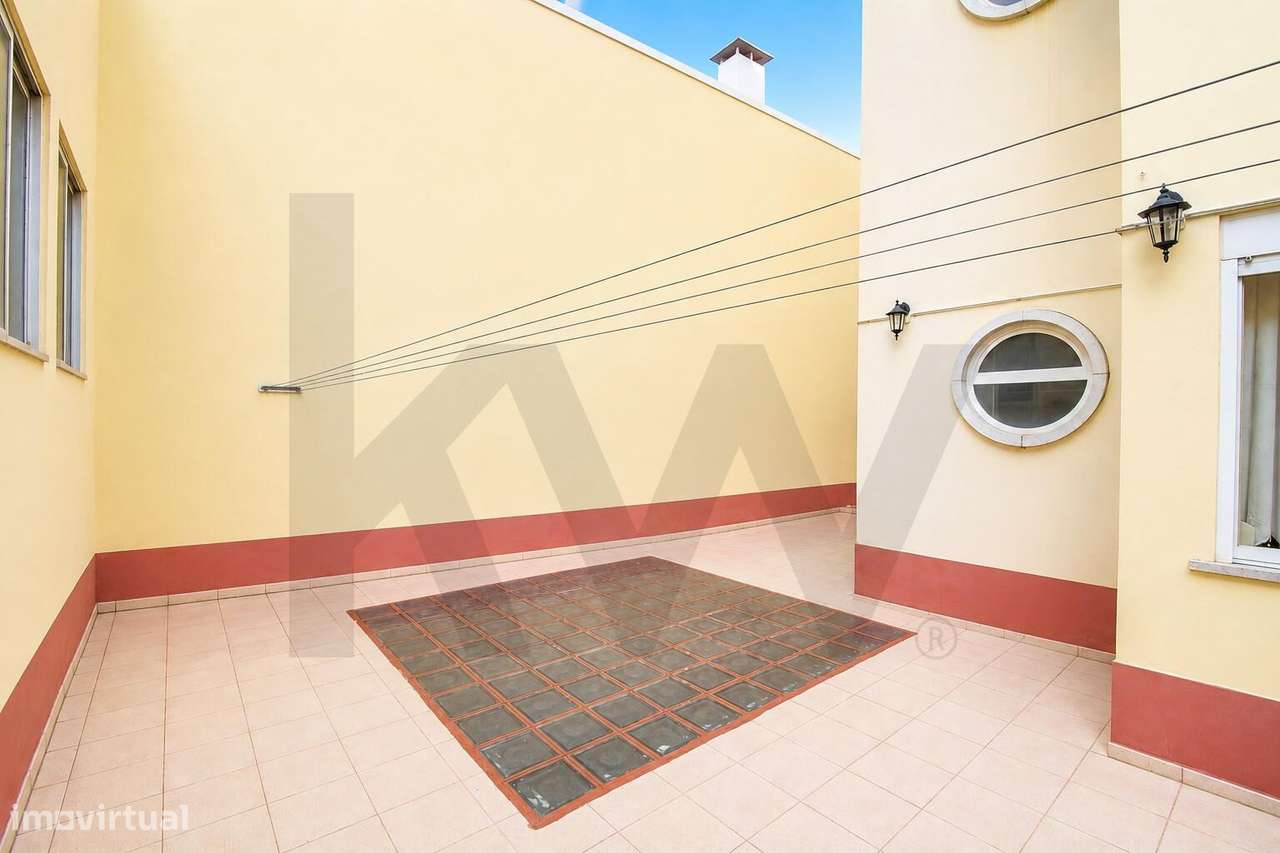 T4 com acesso a espaço exterior | Rua da Bombarda, Lisboa-33