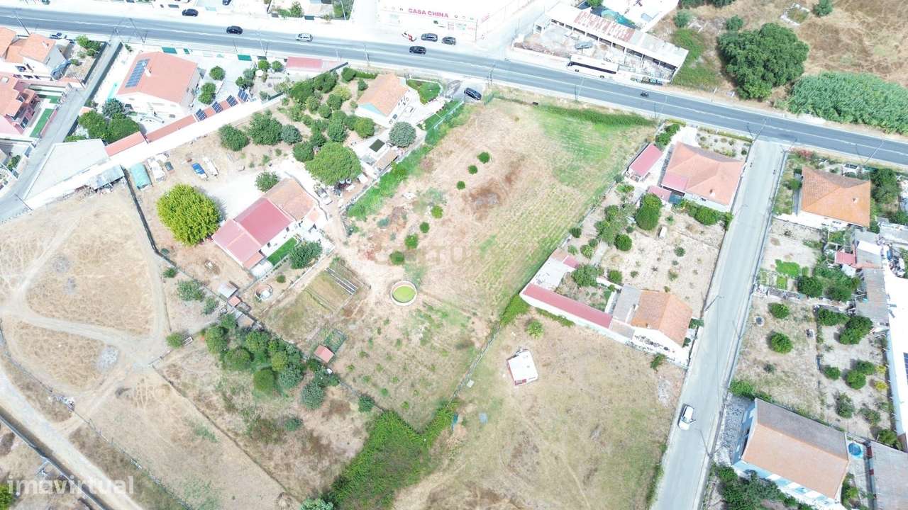 Terreno Urbano de 2406 m2 em Santo António da Charneca-9