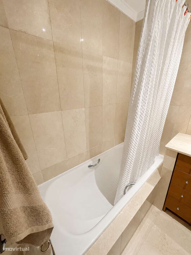 Apartamento T3 Lordelo do Ouro-13