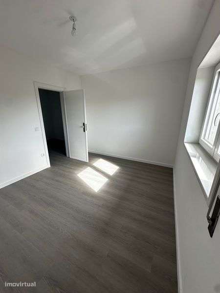 Apartamento T2 remodelado a estrear, acolhedor. - Grande imagem: 4/5