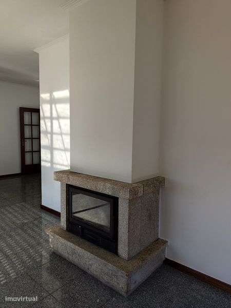 T2 com duas frentes,  terraço e garagem fechada - Grande imagem: 4/12