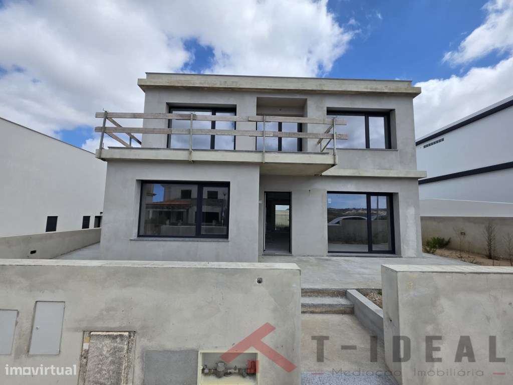 Moradia T4 Moderna na Lourinhã-31