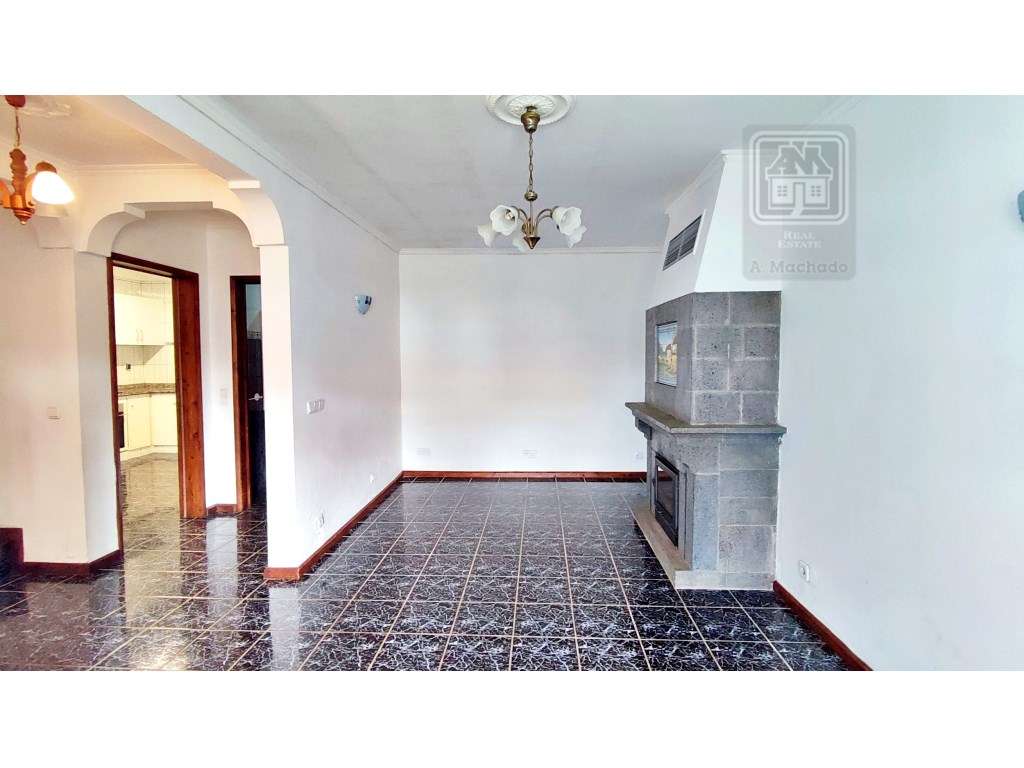 VENDA de CASA - MORADIA com garagem, jardim e quintal - Pico da Ped...-13