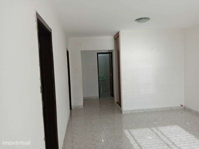 Apartamento T3 Mobilado – Laranjeiro, Almada - Grande imagem: 5/5