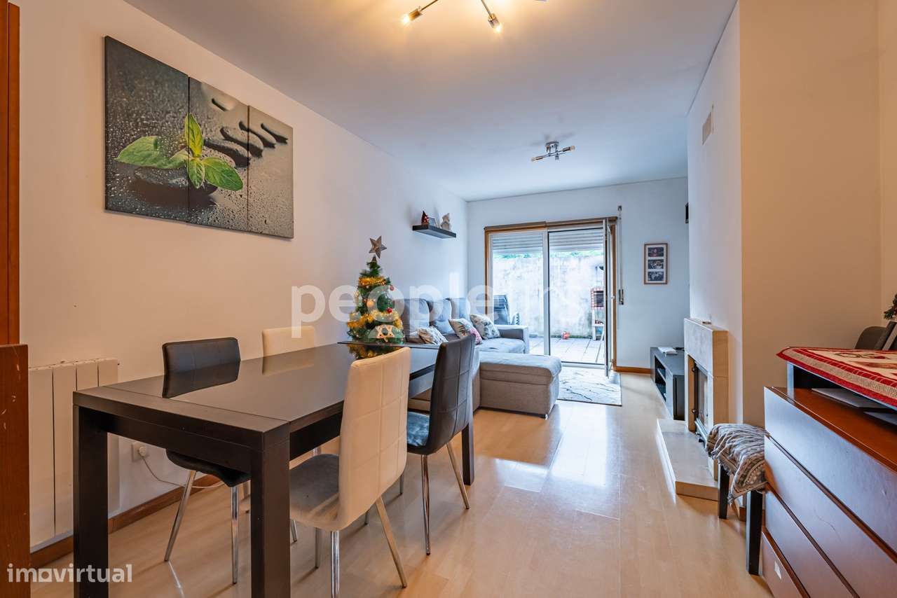 T2 com Terraço Privativo, Garagem e Arrumos-2