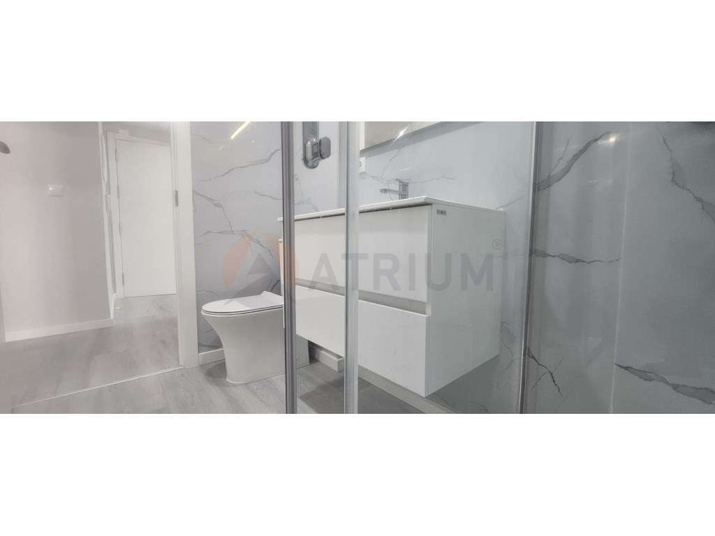 T2 Completamente remodelado em Corroios + Arrecadação.-9