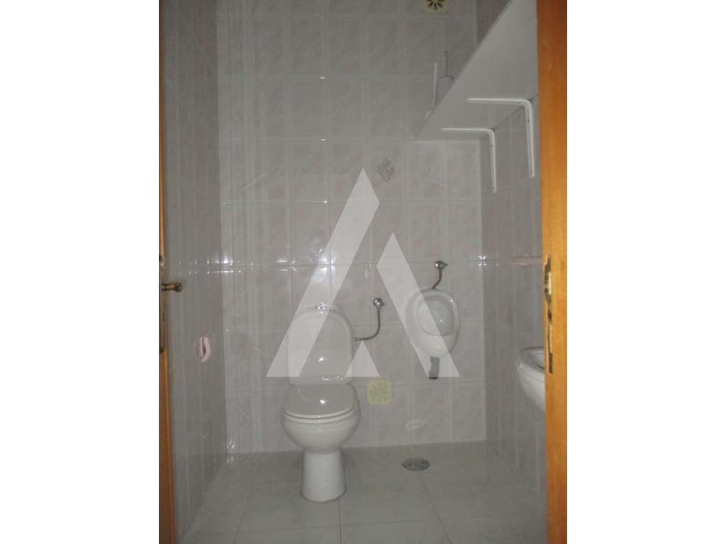 Loja no centro de Oliveira do Bairro - Grande imagem: 3/3