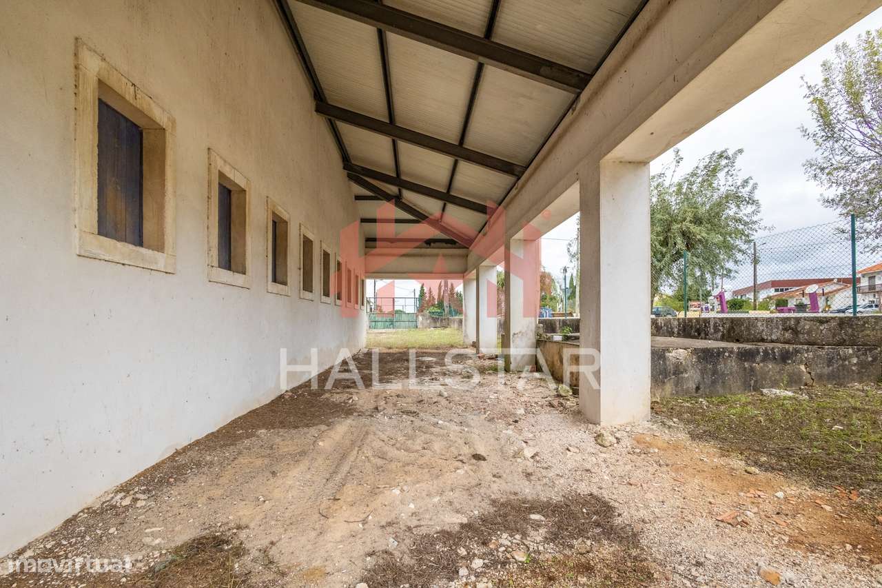 Armazém / Terreno para Construção / Área Total de 2.900m2 / Évora de A - Grande imagem: 5/47