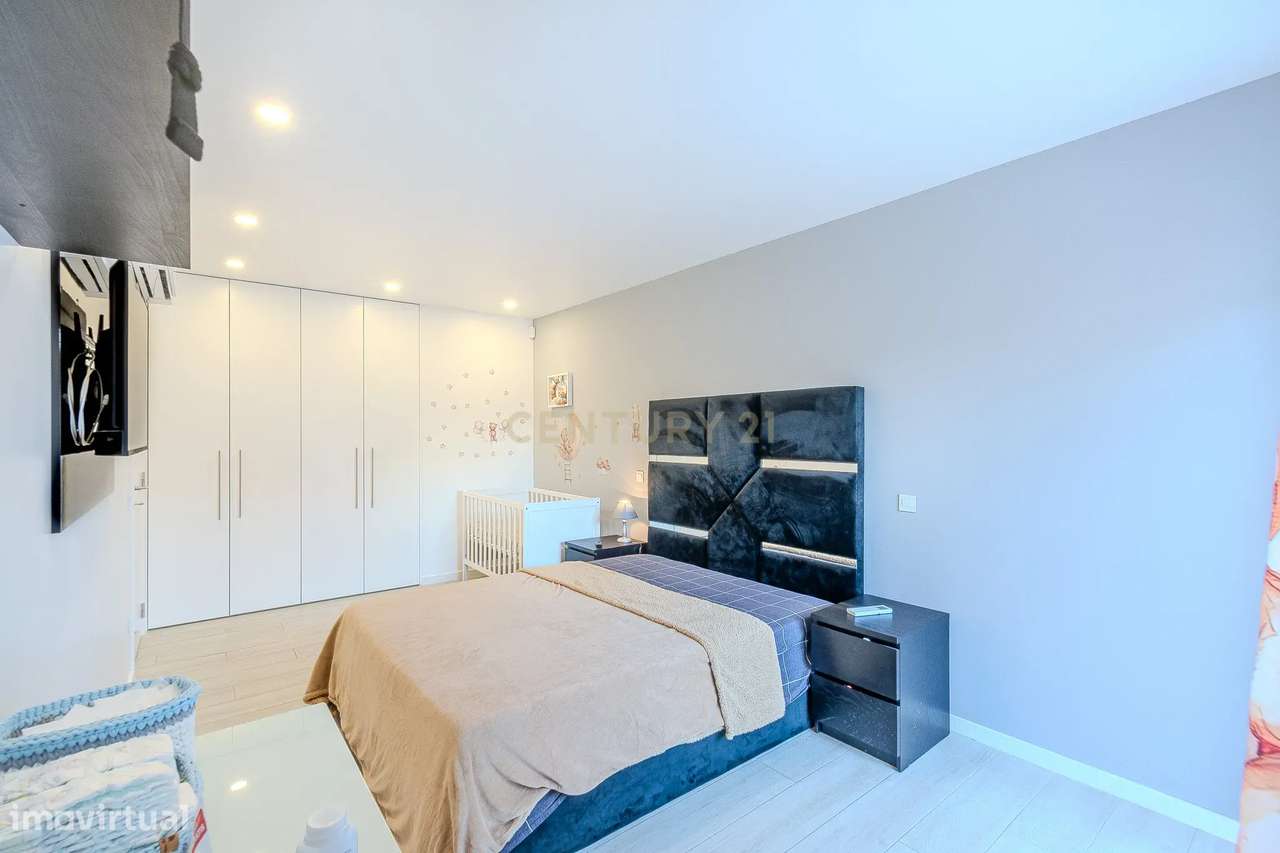 Luxuoso Apartamento de 3 Quartos novo com um Grande Terraço e Estacion-9