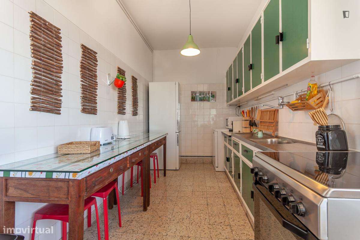 Quarto - localizado em Santo Ildefonso Porto - Grande imagem: 4/28