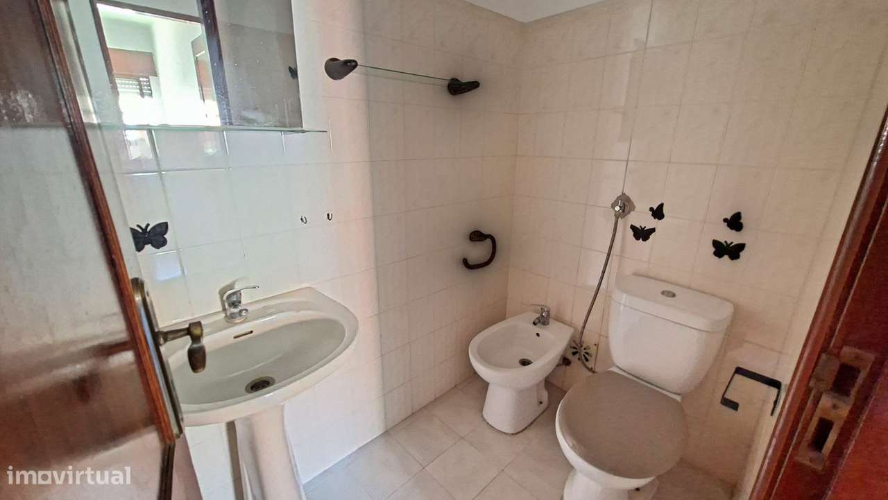 Apartamento T3 97m2 centro da Moita-12