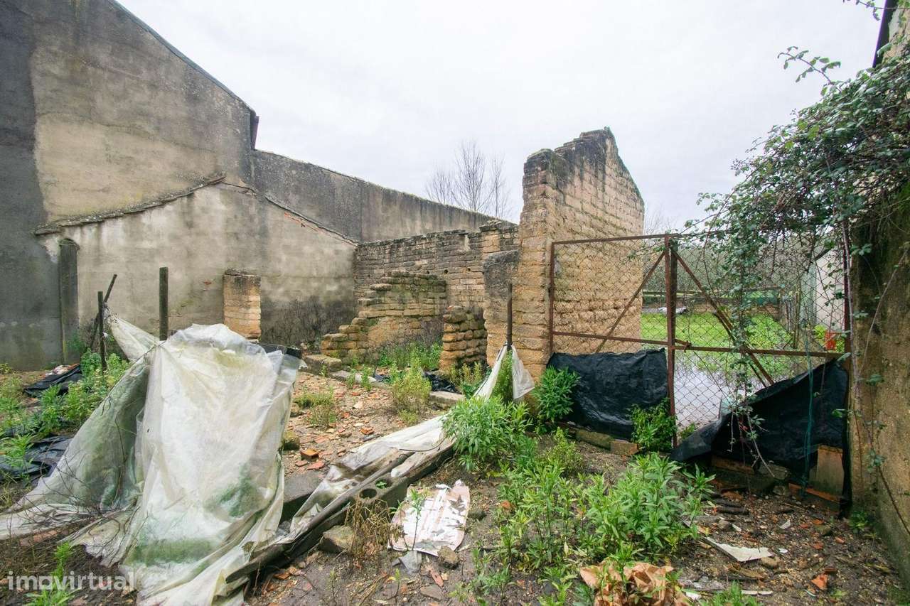 Moradia para remodelar em Pedreira de Vilarinho (Vilarinho do Bairro --5