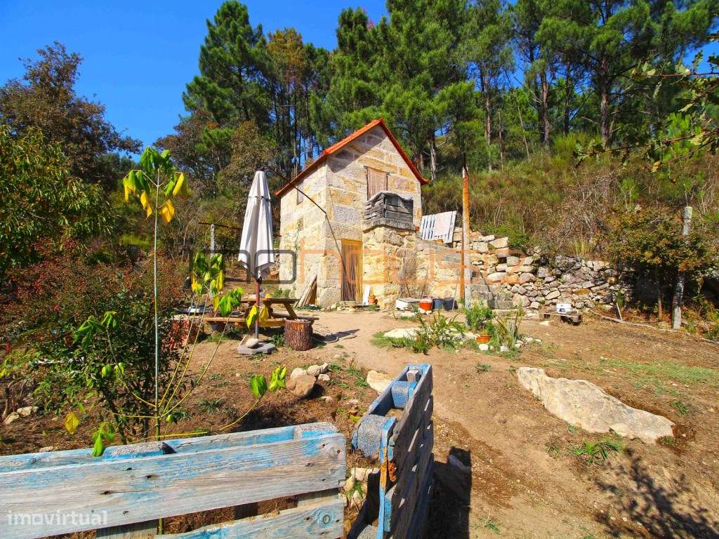 Quinta 2,6ha - Vista panorâmica e várias edificações-11