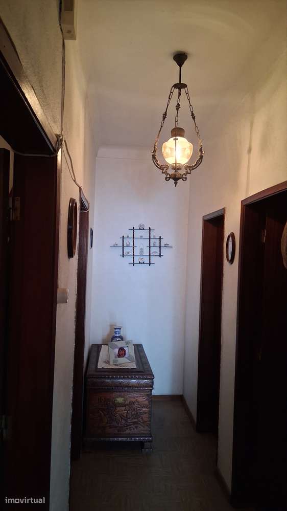 Moradia com Quintal, Garagem e Anexos no Coração de Coruche – Santarém-9