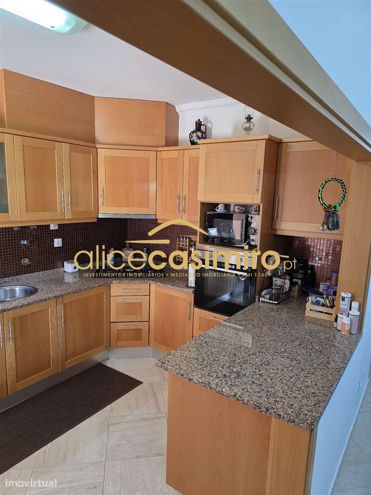 Moradia T4 - boas áreas- excelente estado!-17