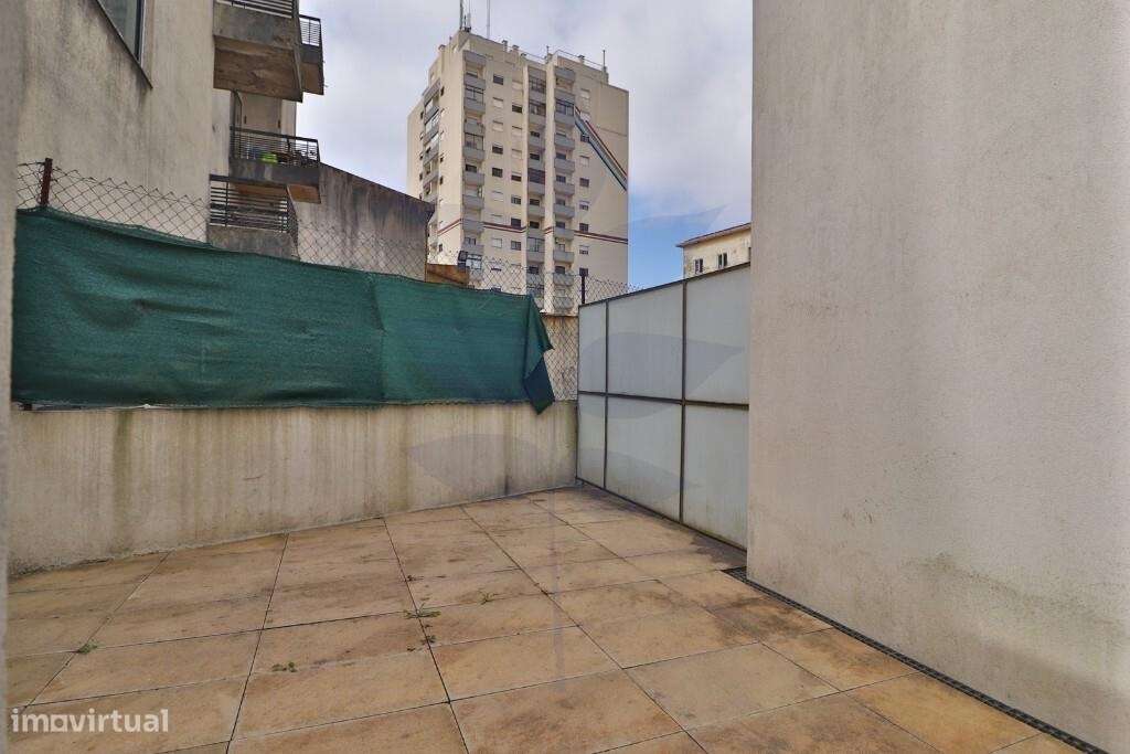 Apartamento T0 com terraço – mobilado e equipado | Braga-32