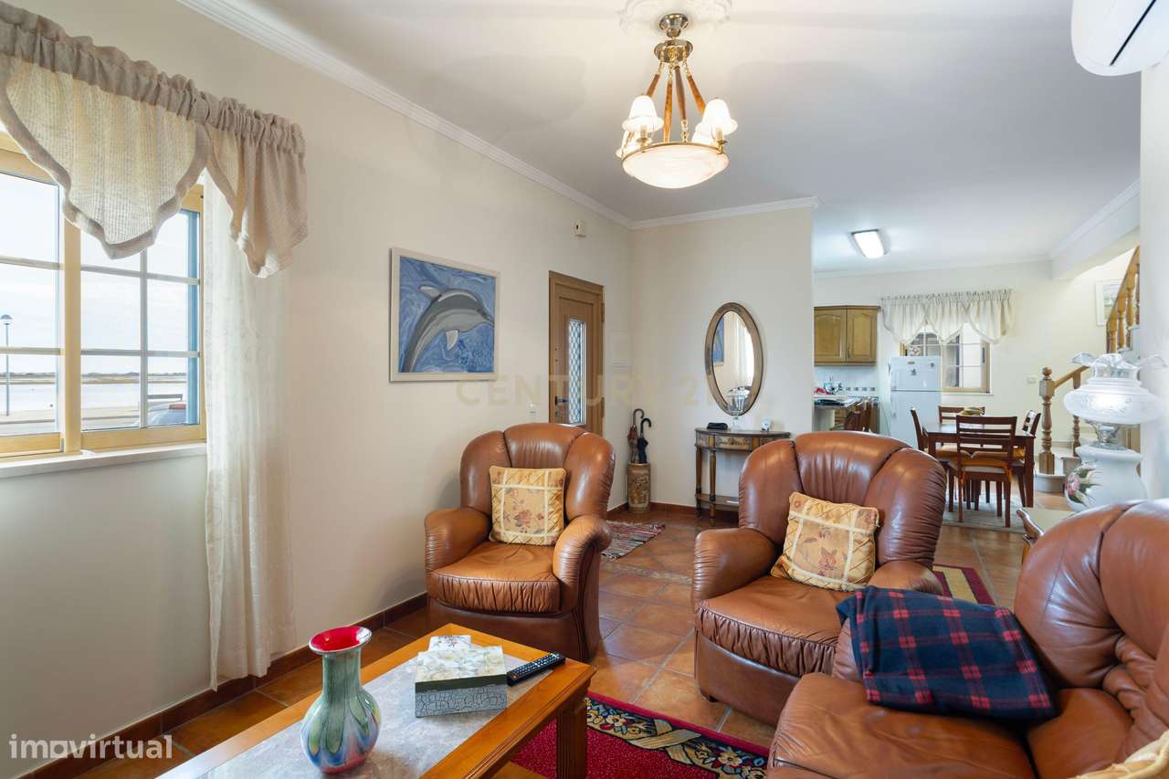 Moradia Tradicional T2 na Primeira Linha da Ria — Santa Luzia, Capital-5