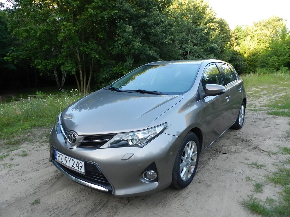 Toyota Auris II (2012-) 2013