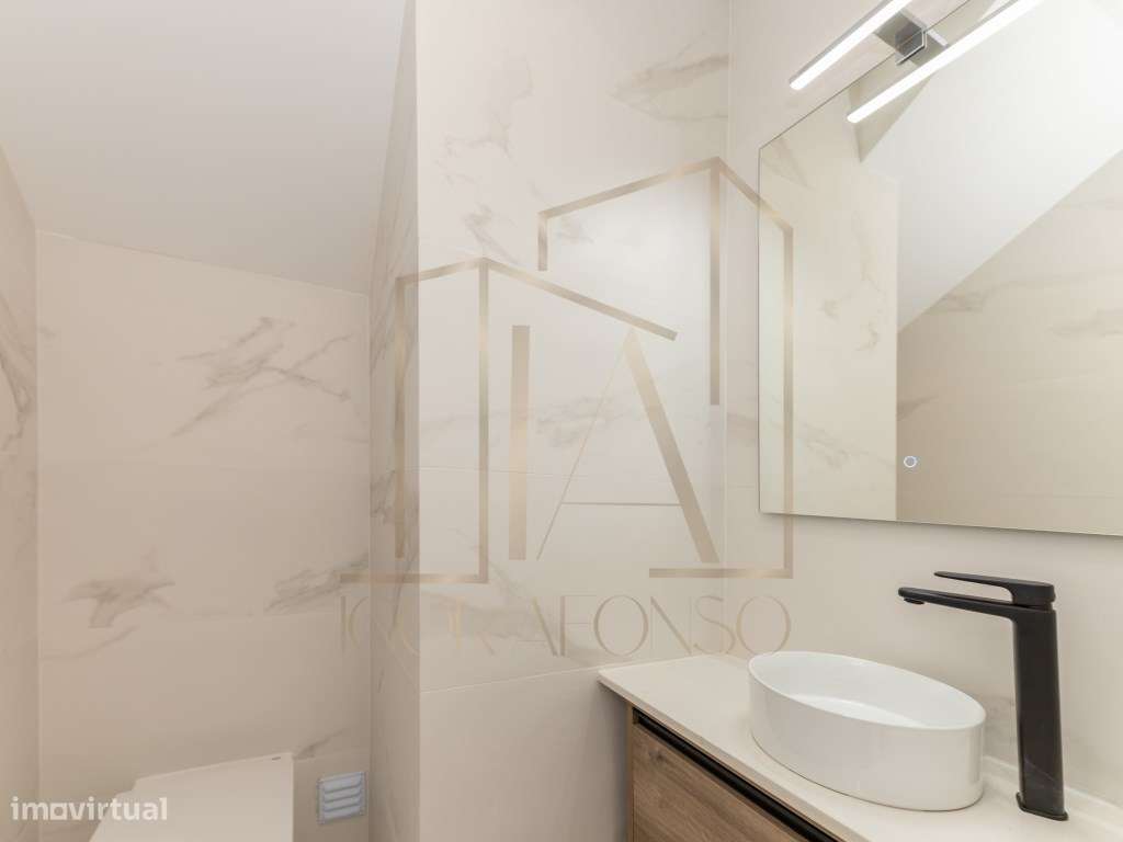 Moradia Geminada T3 com Suíte e Ótimo Espaço Exterior-8