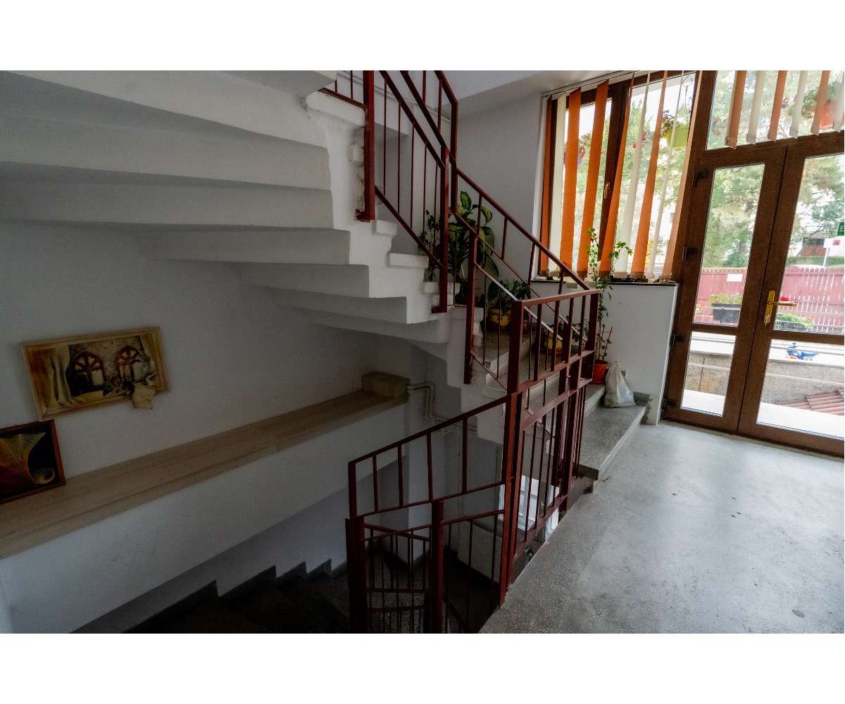 Vând spatiu comercial, casa D+p+E teren cu vad comercial - Imagine principală: 4/7