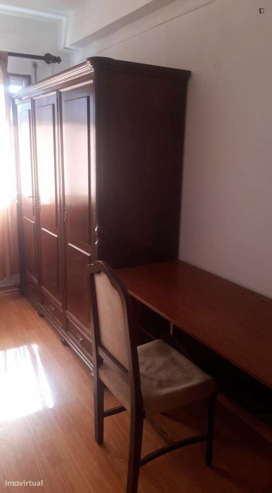 Quarto - localizado em Alto de São João Coimbra - Grande imagem: 4/10