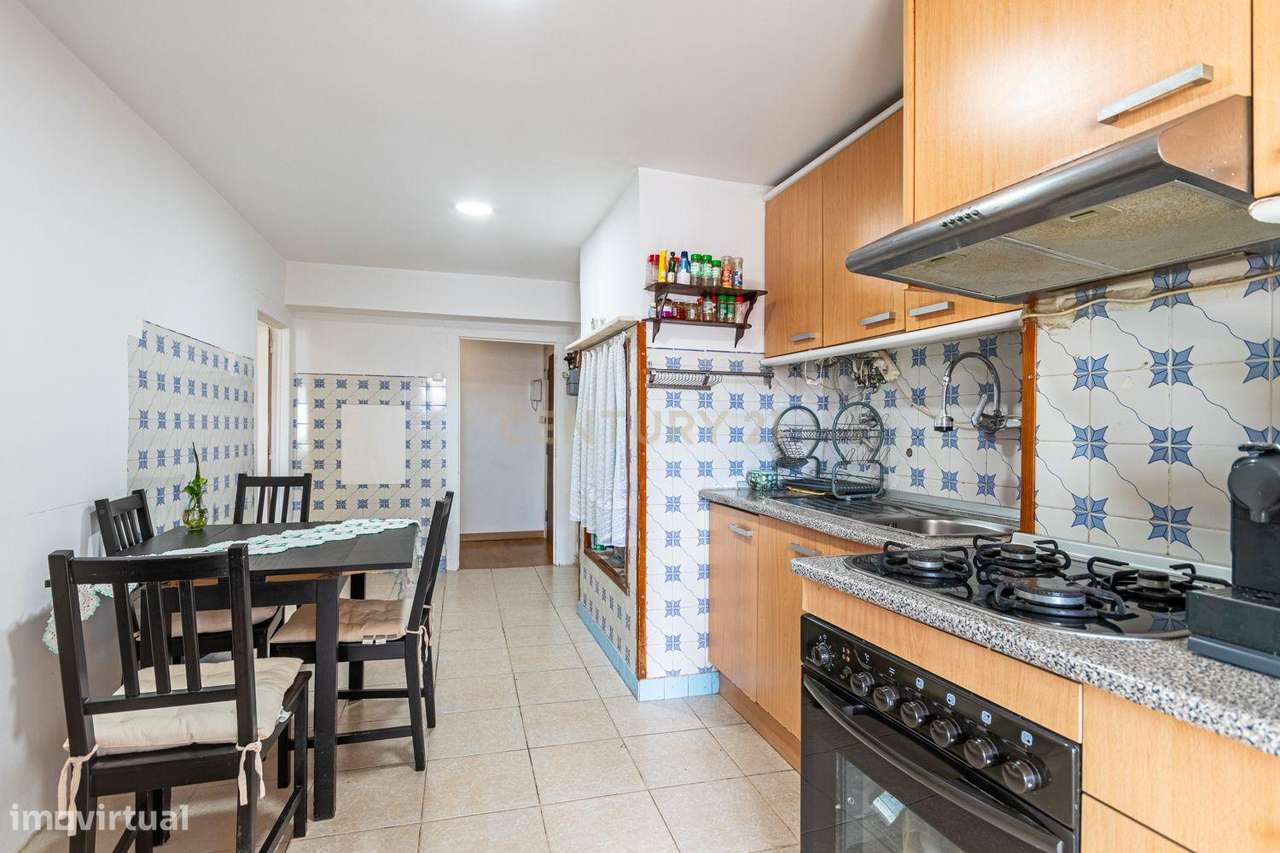 Apartamento com enorme potencial na prestigiada zona da Lapa / Estrela-15