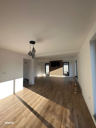 Casa cu etaj , 3 dormitoare si rooftop-1